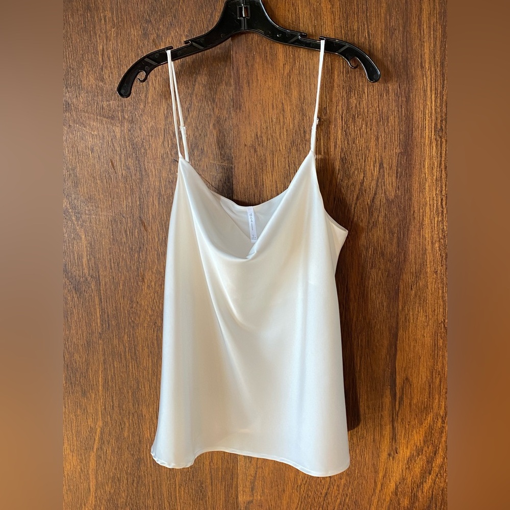 D•N•A Couture White Elegant Top Blouse. Size Large Like New Condition